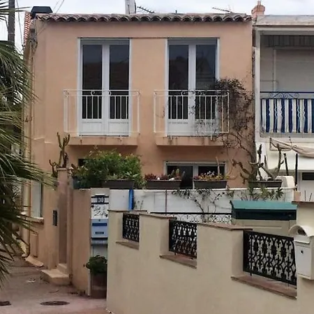 Holiday home Des Sablettes -st Mandrier Maison Du Pecheur La Seyne-sur-Mer